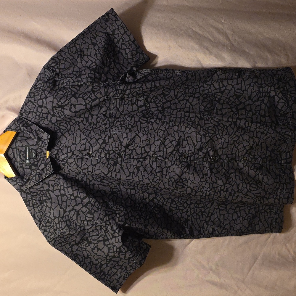 INC International Concepts Black and Gray Abstract Top Mens Size Large